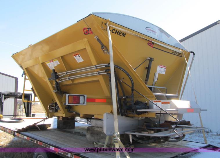 image for item F8931 New Leader L3020 spreader bed