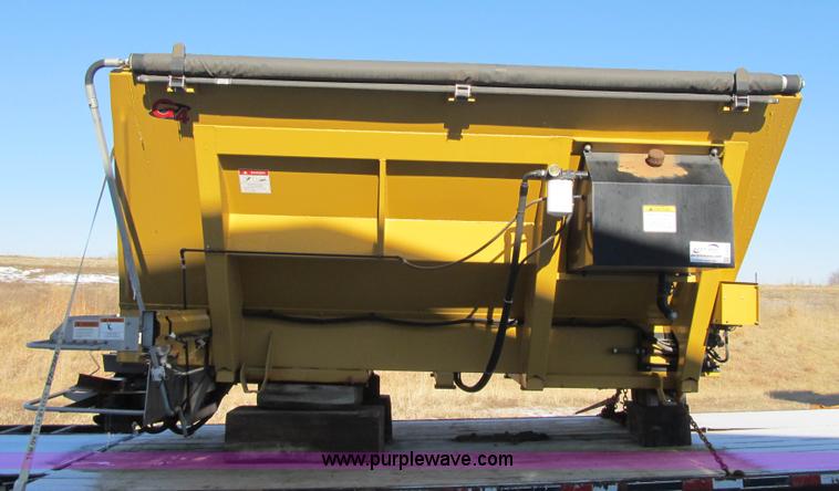 image for item F8931 New Leader L3020 spreader bed