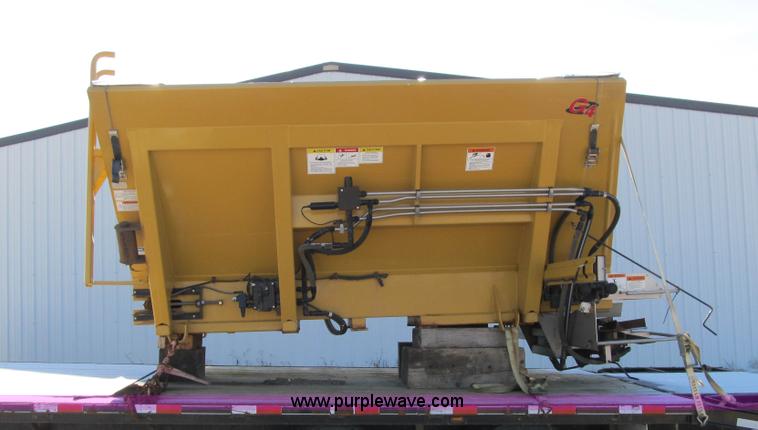 image for item F8931 New Leader L3020 spreader bed