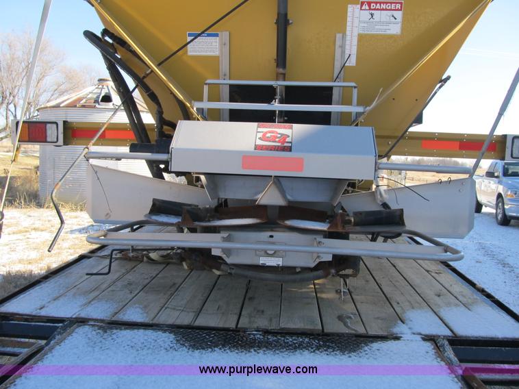 image for item F8931 New Leader L3020 spreader bed