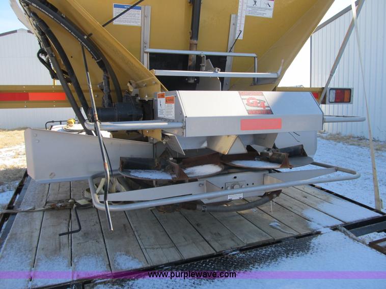 image for item F8931 New Leader L3020 spreader bed