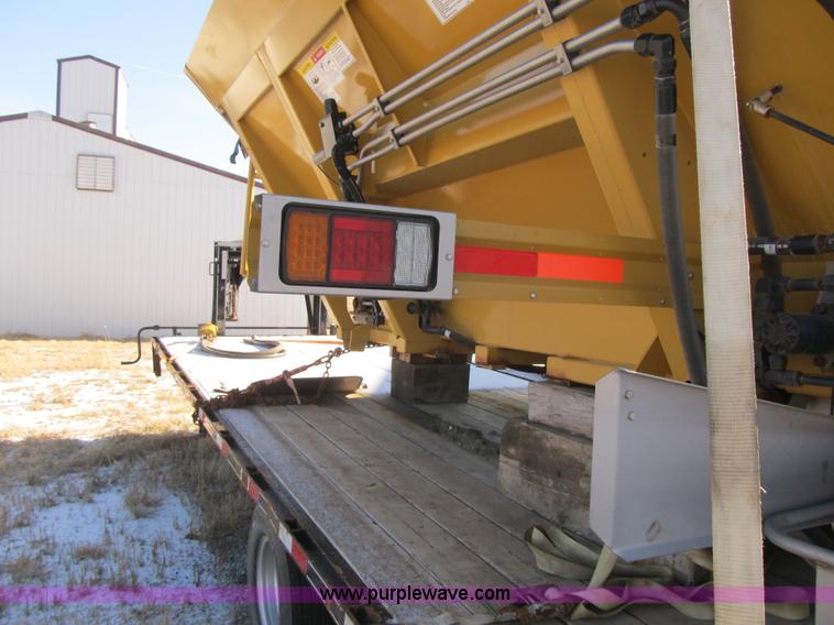 image for item F8931 New Leader L3020 spreader bed