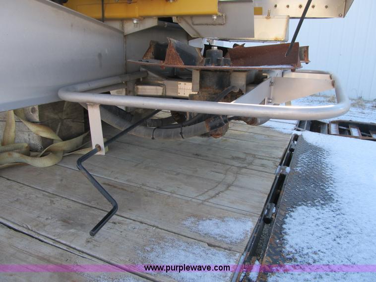 image for item F8931 New Leader L3020 spreader bed