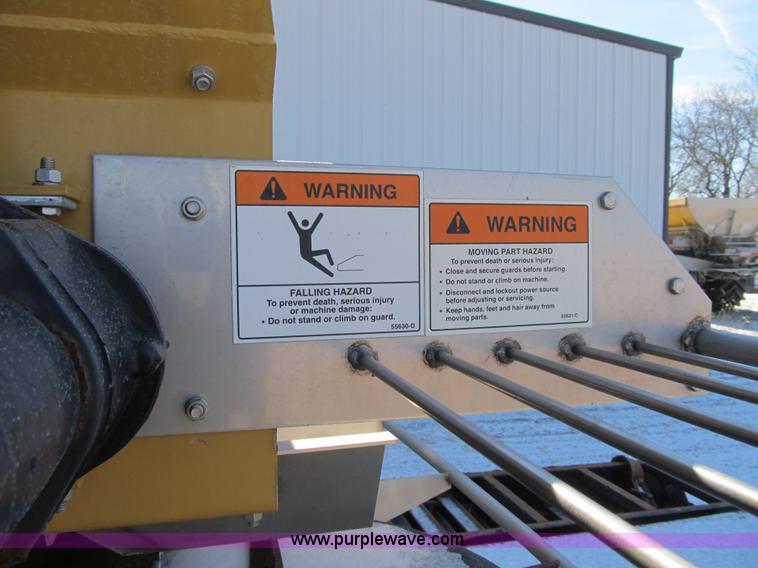 image for item F8931 New Leader L3020 spreader bed