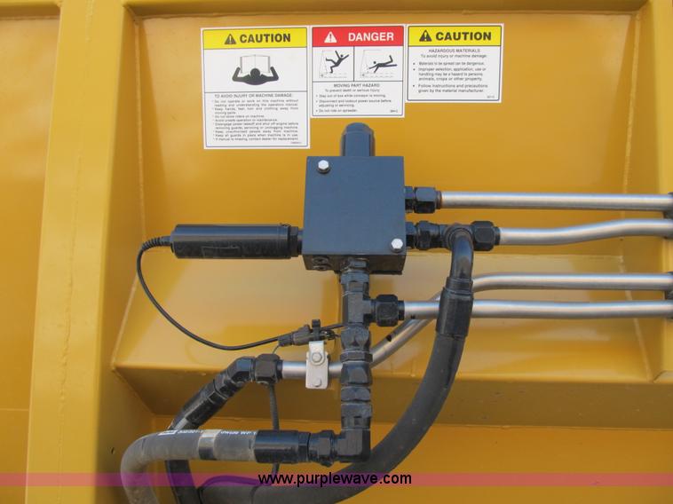 image for item F8931 New Leader L3020 spreader bed