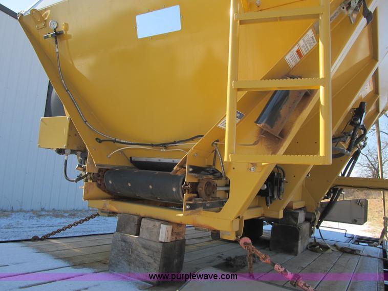 image for item F8931 New Leader L3020 spreader bed