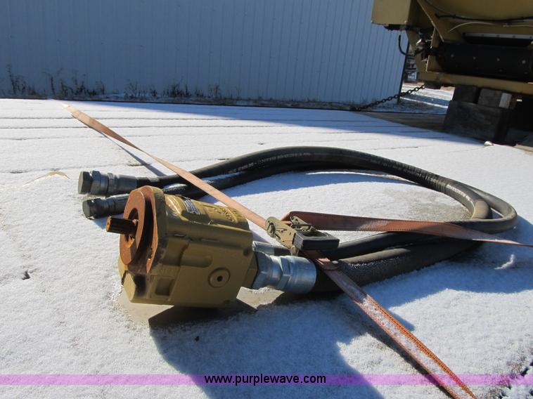 image for item F8931 New Leader L3020 spreader bed