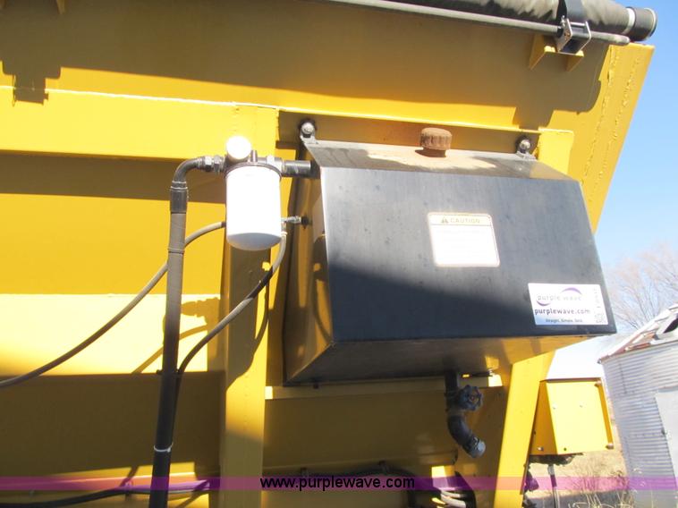 image for item F8931 New Leader L3020 spreader bed