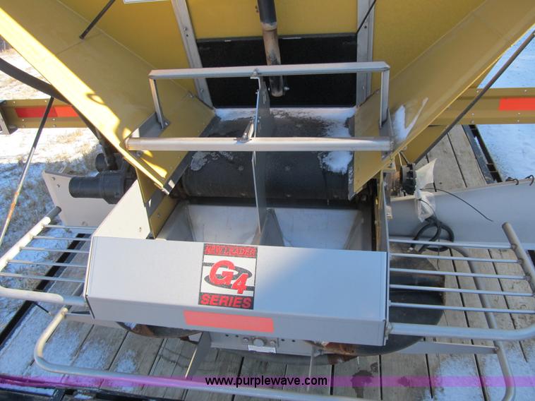 image for item F8931 New Leader L3020 spreader bed