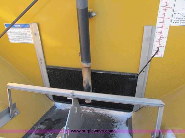 image for item F8931 New Leader L3020 spreader bed