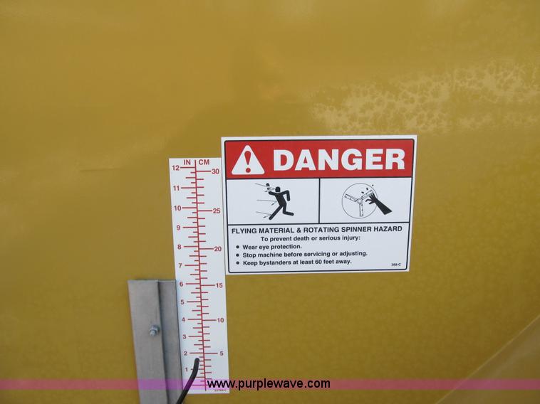 image for item F8931 New Leader L3020 spreader bed