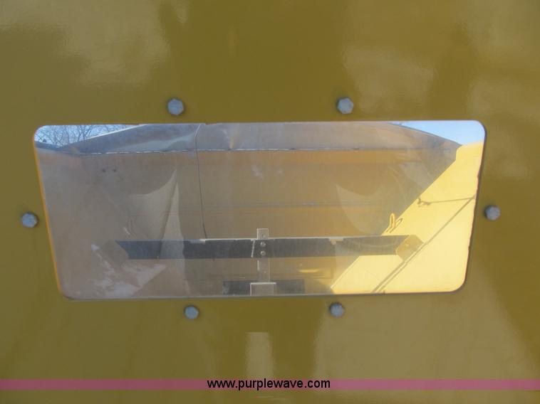 image for item F8931 New Leader L3020 spreader bed