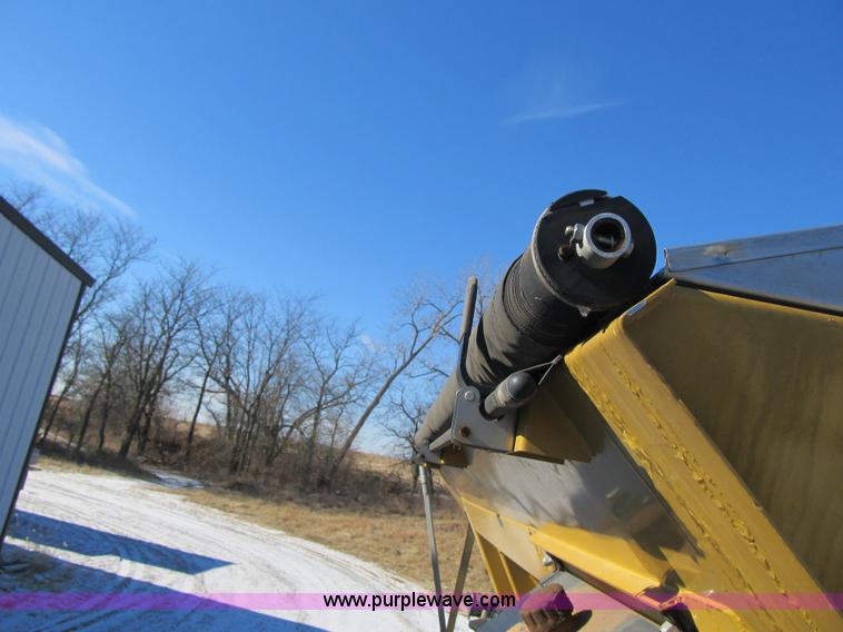 image for item F8931 New Leader L3020 spreader bed