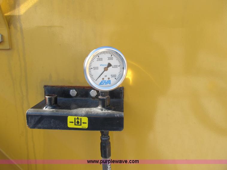 image for item F8931 New Leader L3020 spreader bed