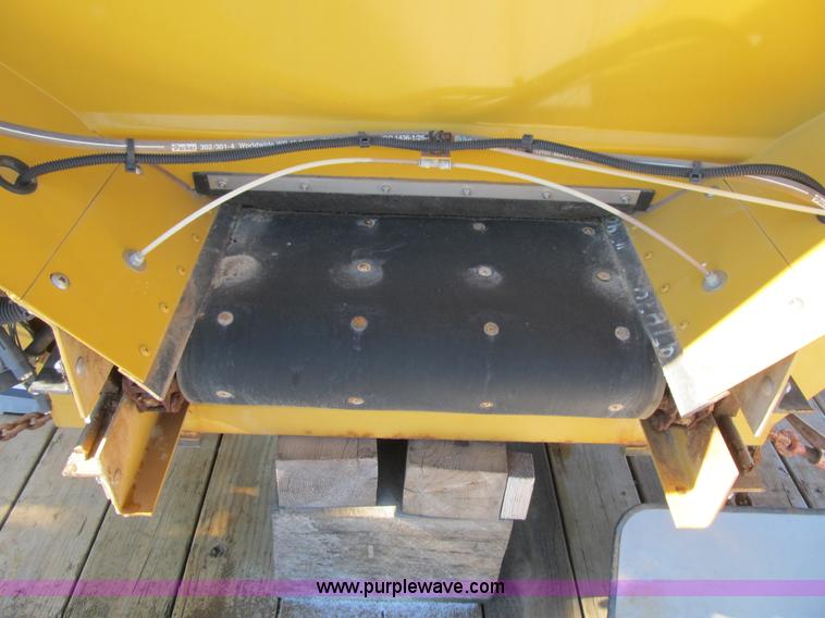 image for item F8931 New Leader L3020 spreader bed