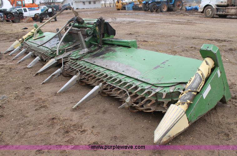 image for item H1636 2006 Krone Easy Collect 7500 corn head