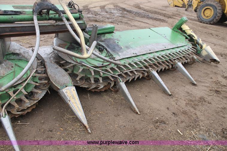 image for item H1636 2006 Krone Easy Collect 7500 corn head
