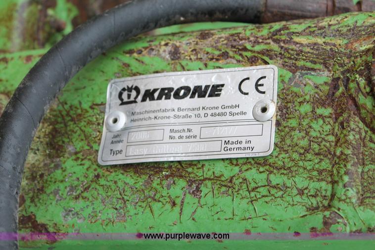 image for item H1636 2006 Krone Easy Collect 7500 corn head