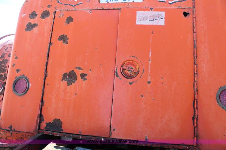 image for item H1650 1979 International fuel truck