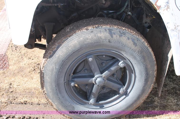 image for item H1650 1979 International fuel truck