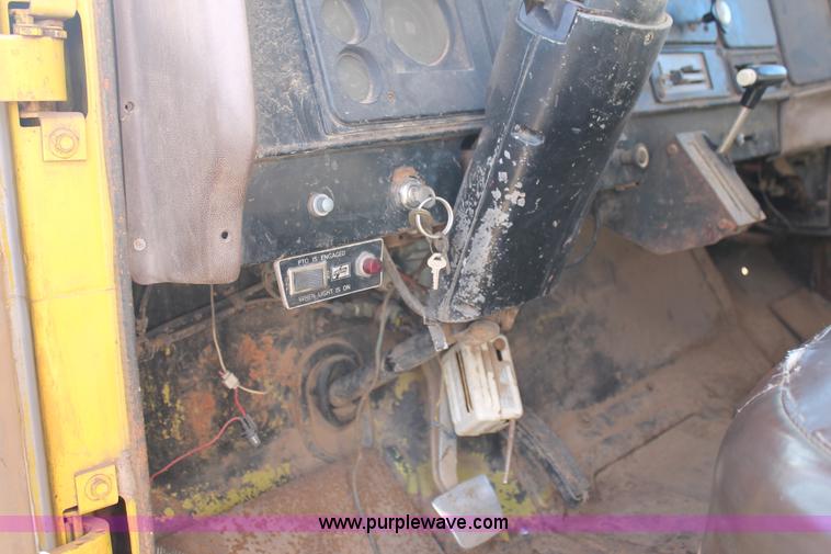 image for item H1650 1979 International fuel truck