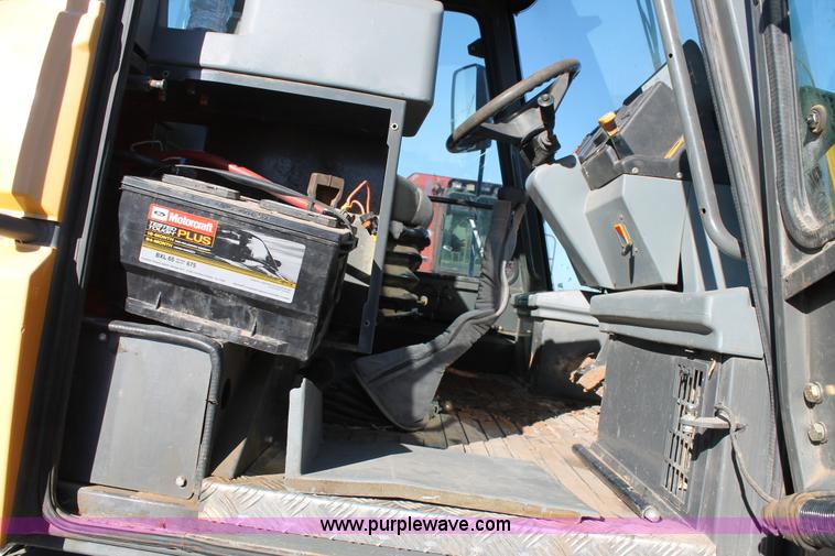 image for item H1670 JCB 185-65 4WD tractor