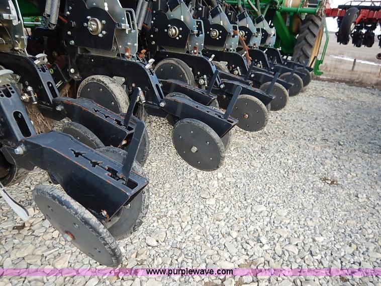 image for item I5084 2008 Great Plains YP1225 planter