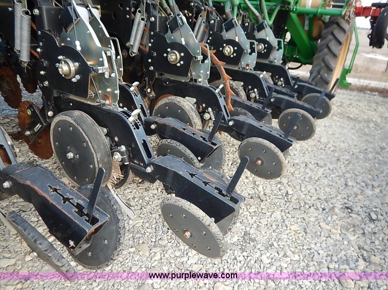 image for item I5084 2008 Great Plains YP1225 planter