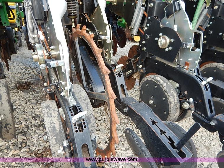 image for item I5084 2008 Great Plains YP1225 planter