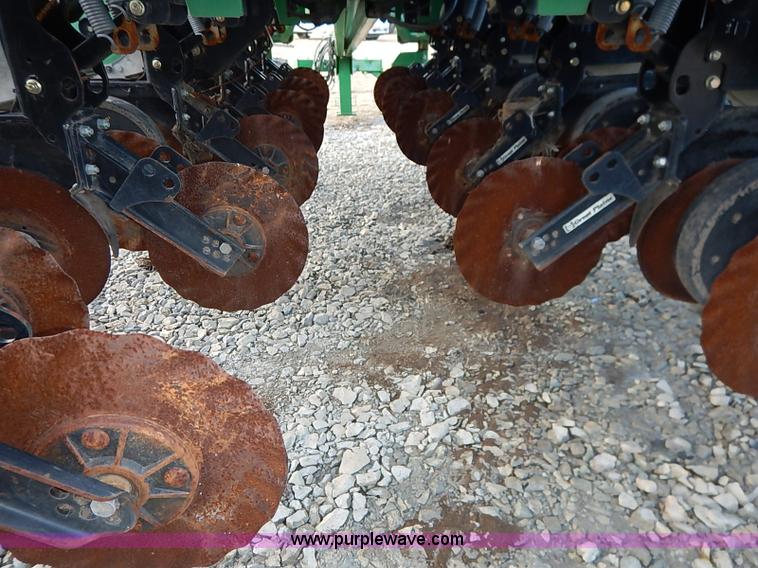 image for item I5084 2008 Great Plains YP1225 planter