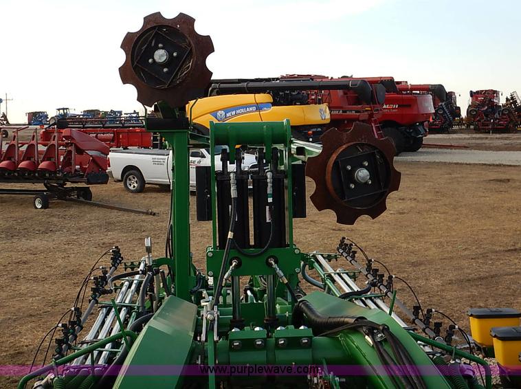 image for item I5084 2008 Great Plains YP1225 planter