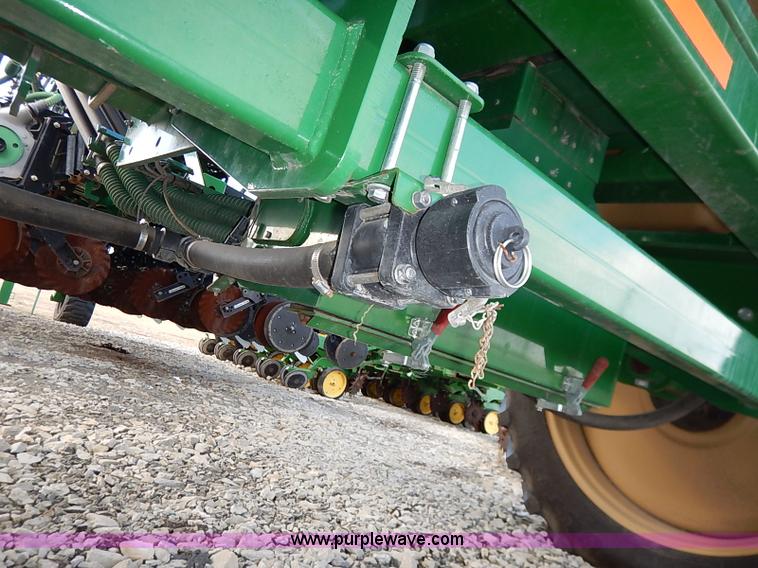 image for item I5084 2008 Great Plains YP1225 planter