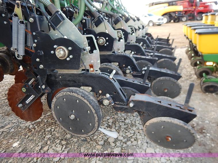 image for item I5084 2008 Great Plains YP1225 planter