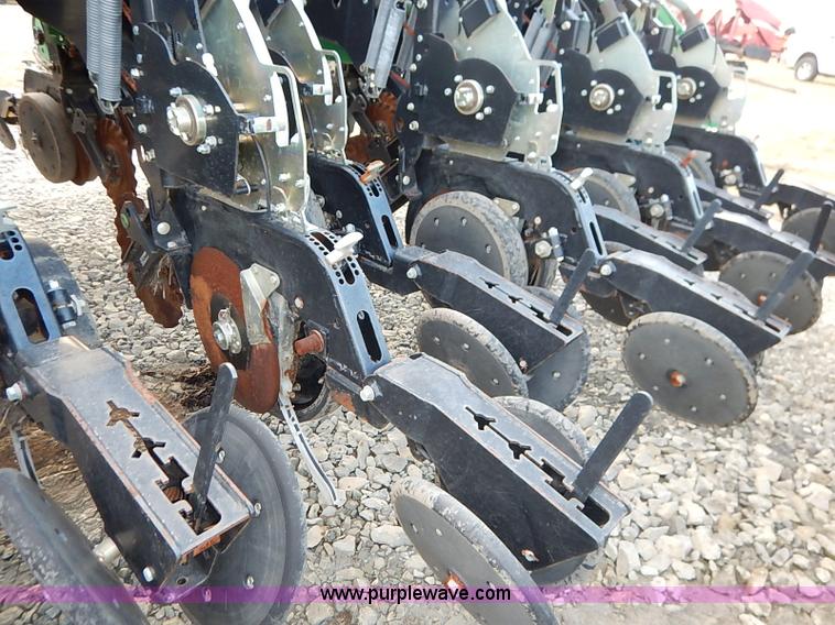 image for item I5084 2008 Great Plains YP1225 planter