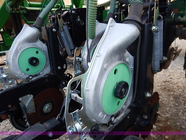 image for item I5084 2008 Great Plains YP1225 planter