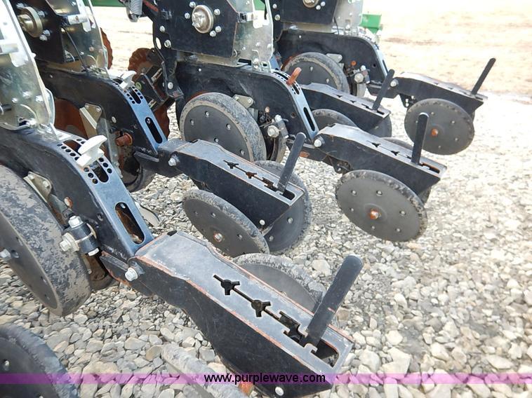 image for item I5084 2008 Great Plains YP1225 planter