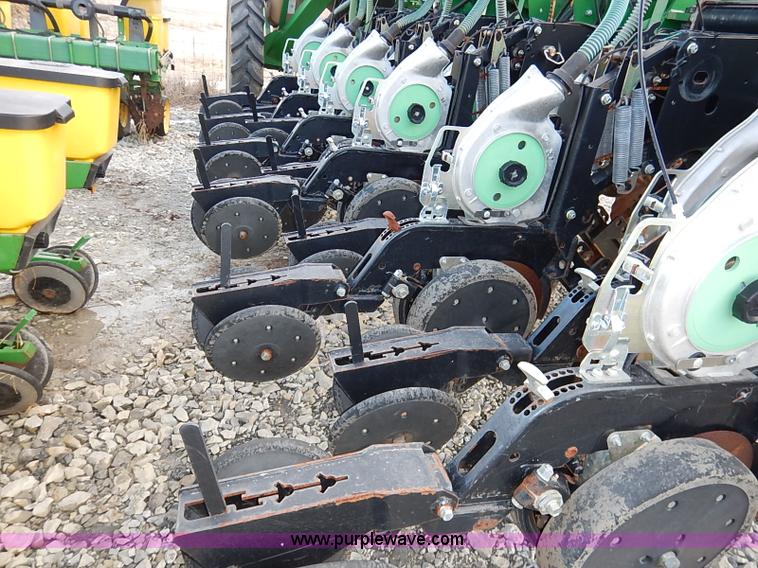 image for item I5084 2008 Great Plains YP1225 planter