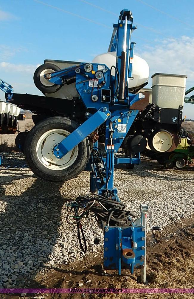 image for item I5085 1999 Kinze 2600 interplant planter