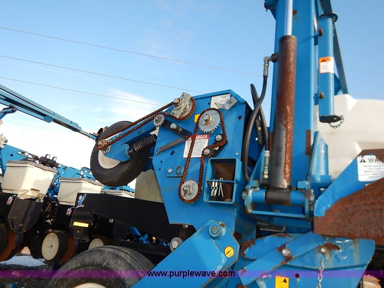 image for item I5085 1999 Kinze 2600 interplant planter