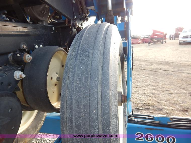 image for item I5085 1999 Kinze 2600 interplant planter