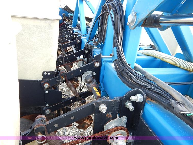 image for item I5085 1999 Kinze 2600 interplant planter