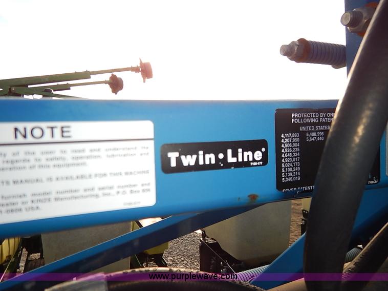 image for item I5085 1999 Kinze 2600 interplant planter