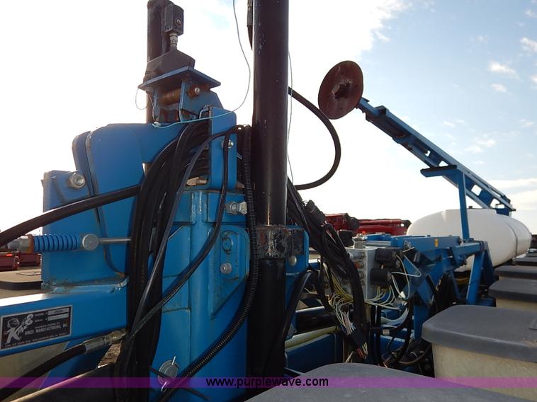 image for item I5085 1999 Kinze 2600 interplant planter