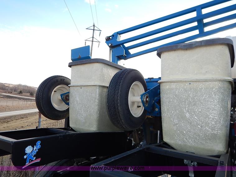 image for item I5085 1999 Kinze 2600 interplant planter