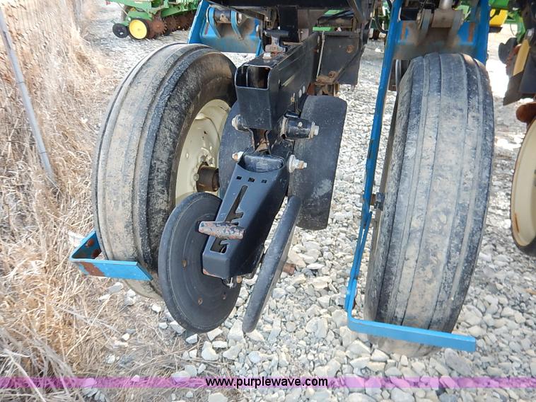 image for item I5085 1999 Kinze 2600 interplant planter