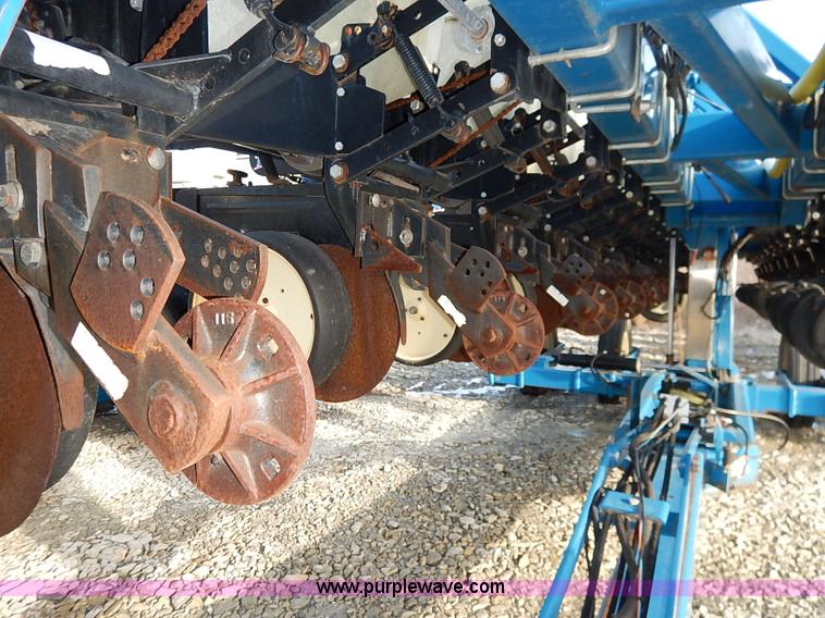 image for item I5085 1999 Kinze 2600 interplant planter