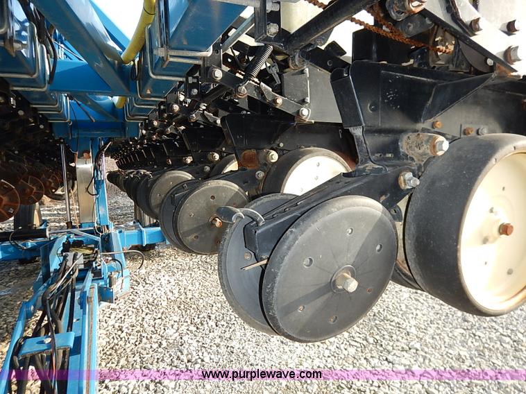 image for item I5085 1999 Kinze 2600 interplant planter
