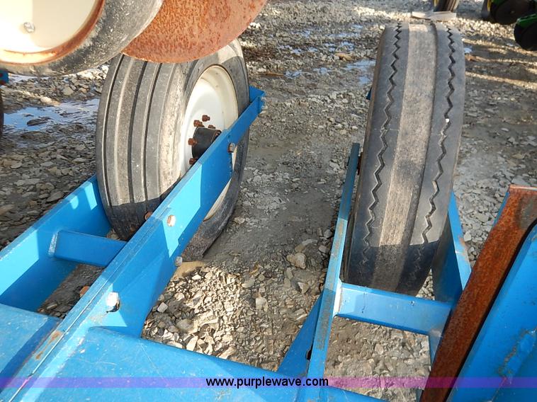 image for item I5085 1999 Kinze 2600 interplant planter