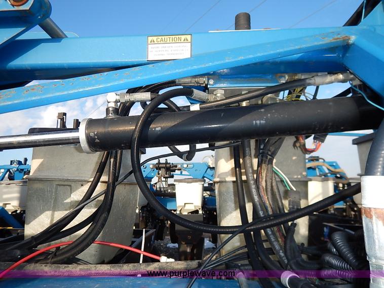 image for item I5085 1999 Kinze 2600 interplant planter