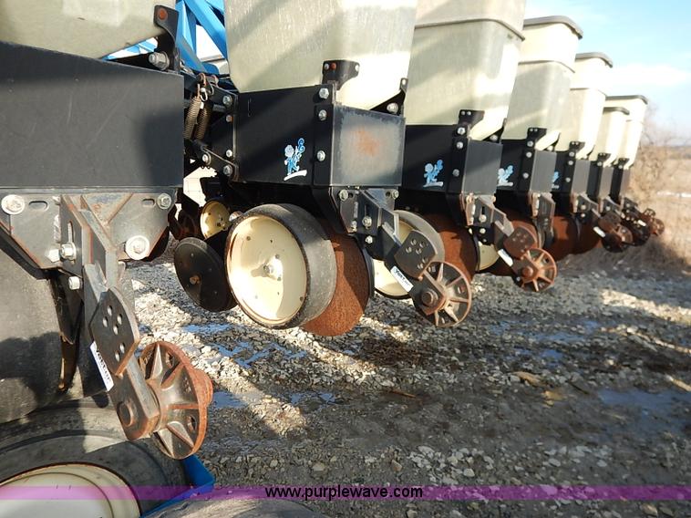 image for item I5085 1999 Kinze 2600 interplant planter